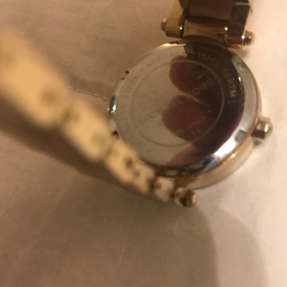 Michael Kors gold watch with horn details - Picture 3 of 6